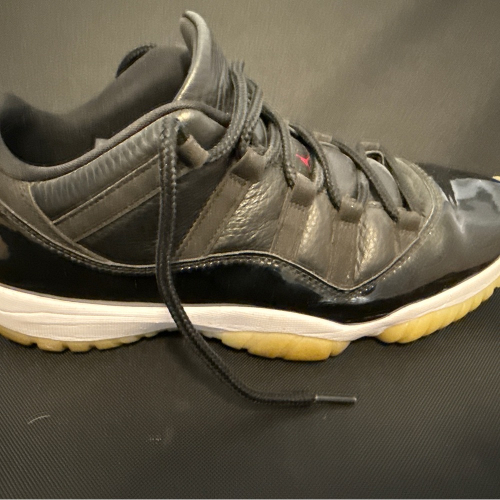 Jordan 11 Low Retro 72-10 - Size 11